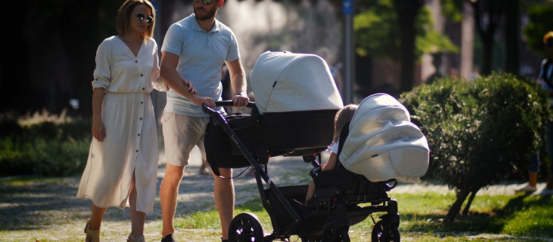 Stroller for twins - one behind the other or side by side?